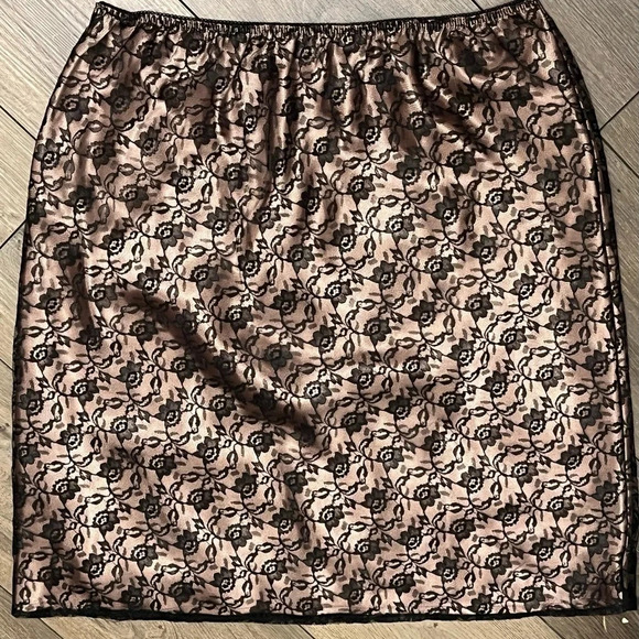 Susan Lucci Women’s Pencil Skirt L Black Lace Overlay Mini Skirt Romantic Goth - Picture 7 of 8